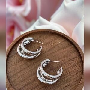 NWT! Beautiful silver post earrings